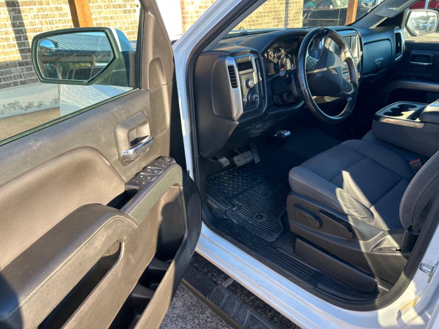 2019 White Chevrolet Silverado 1500 Work Truck Double Cab 4WD (2GCVKPEC2K1) with an 5.3L V8 OHV 16V engine, 6A transmission, located at 1687 Business 35 S, New Braunfels, TX, 78130, (830) 625-7159, 29.655487, -98.051491 - Photo#9